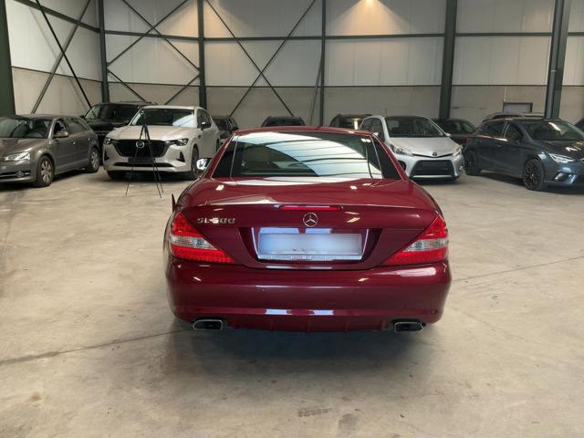 MERCEDES-BENZ SL 500 V8 387CV IN COLOR THULITE RED / INTERNO TABACCO