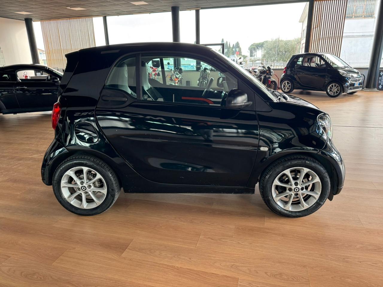 Smart ForTwo 70 1.0 NEOPATENTATI PELLE-SCHERMO-PADDLE