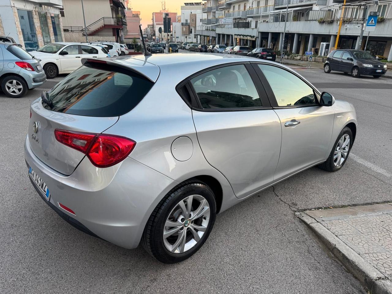 Alfa Romeo Giulietta 1.6 JTDm Distinctive * 105 CV * Adatta a Neopatentati * Garantita 12 Mesi