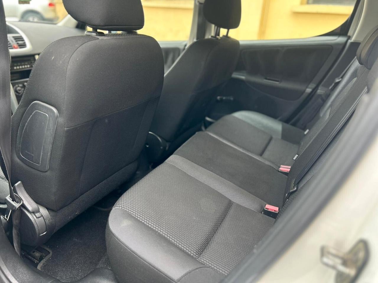 Peugeot 207 Anno 2013 1.4 BENZ/GPL 150.000 Km