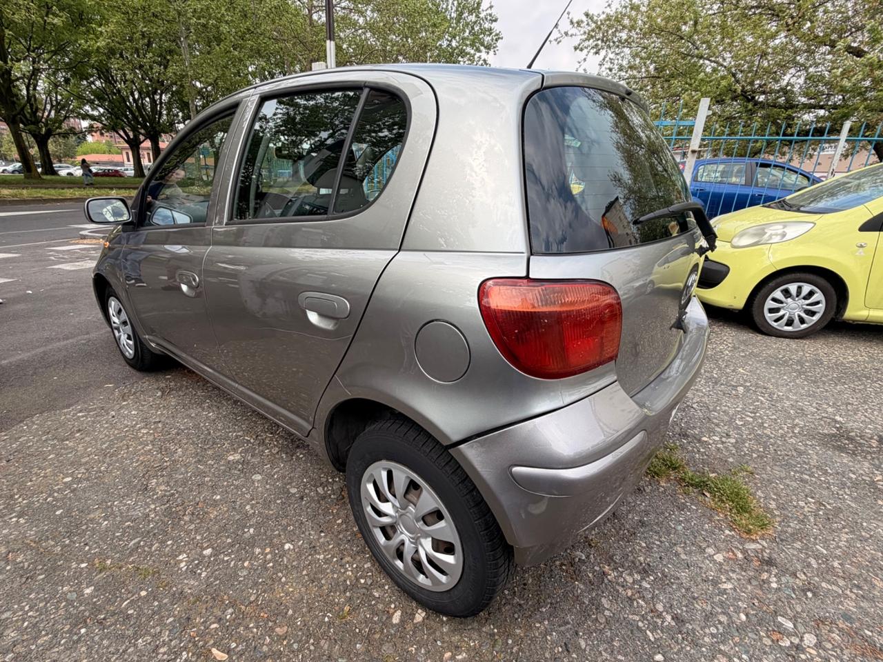 Toyota Yaris 1.0i 16V cat 5 porte Sol