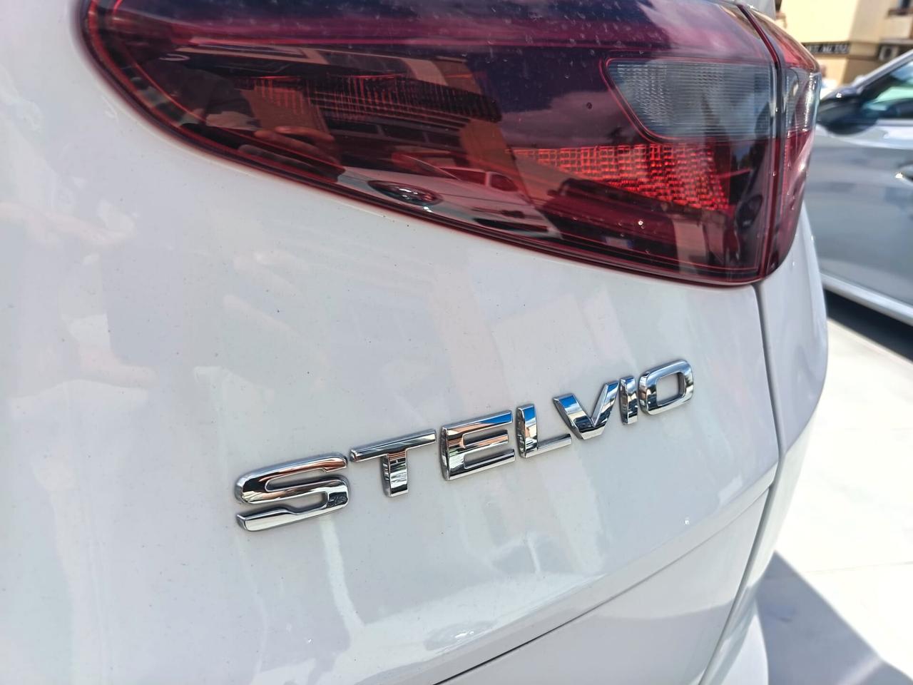 Alfa Romeo Stelvio 2.2 Turbodiesel 210 CV AT8 Q4 Business