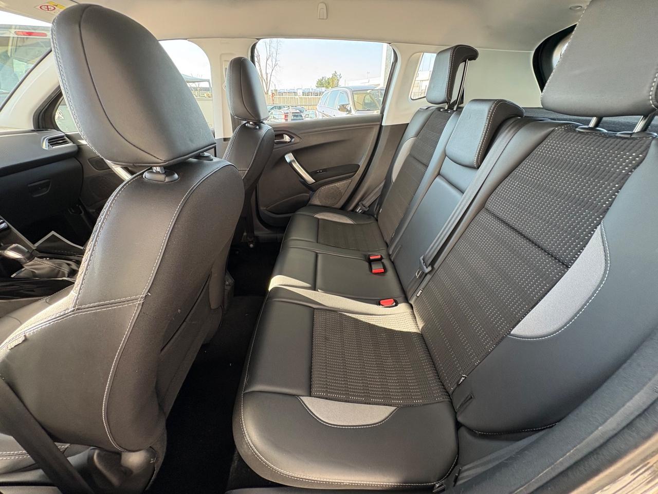 Peugeot 2008 BlueHDi 100 S&S Allure