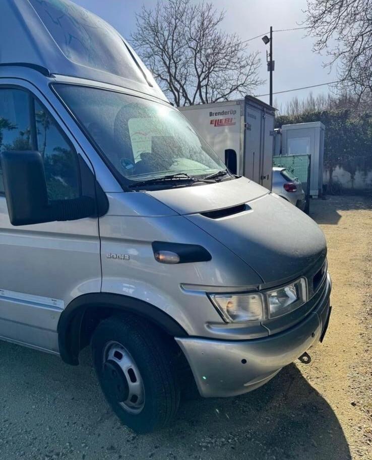 Iveco Daily 50 C11 trasporto per 3 cavalli patente B