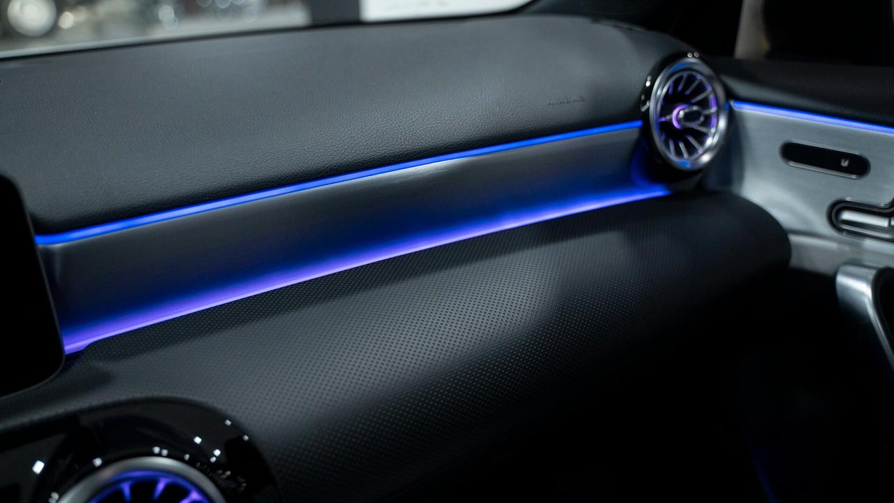 Mercedes-benz A 180 D PREMIUM PLUS AMG TETTO PACK LUCI MULTIBEAM FULL