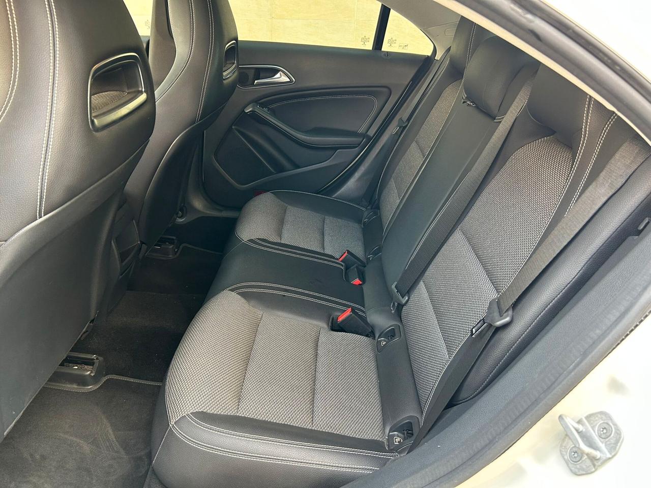 Mercedes-benz CLA 180 d "73.000 KM"