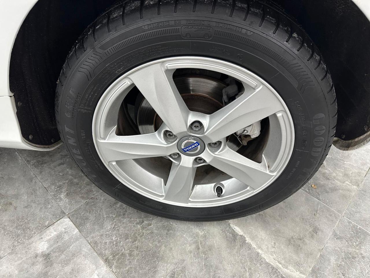 Volvo V40 V40 II 2012 1.6 d2 R-design Momentum