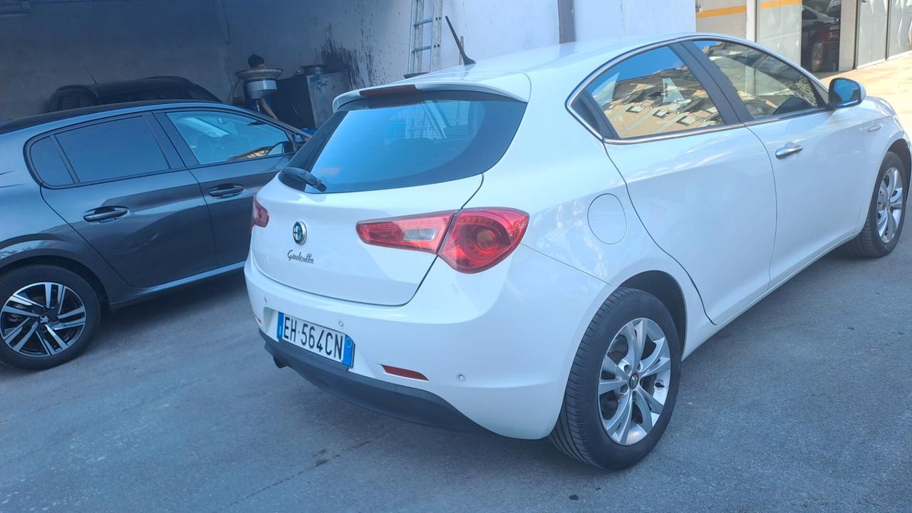 Alfa Romeo Giulietta 1.6 JTDm-2 105 CV Distinctive