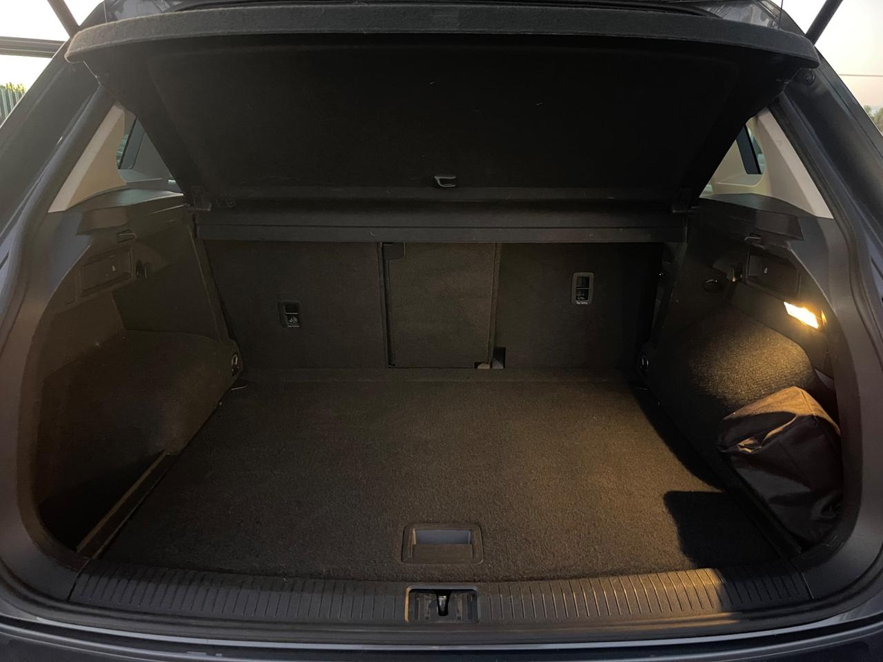 VOLKSWAGEN TIGUAN 2.0 TDI 150 DSG 4MOTION R-LINE