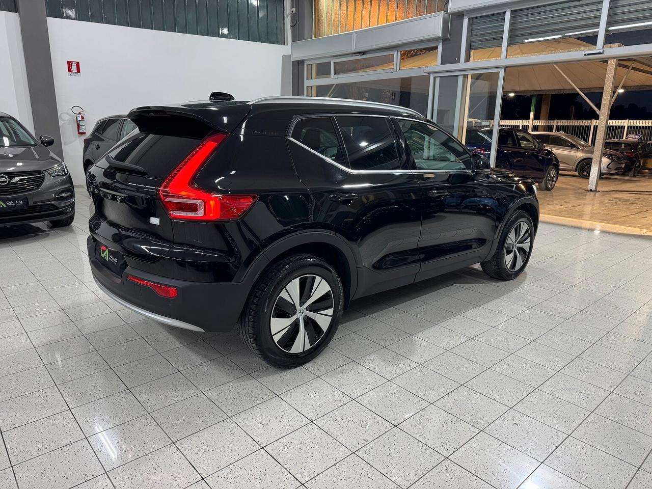 XC40 T4 Plug-in Hybrid Core VETRI SCURI BELLA