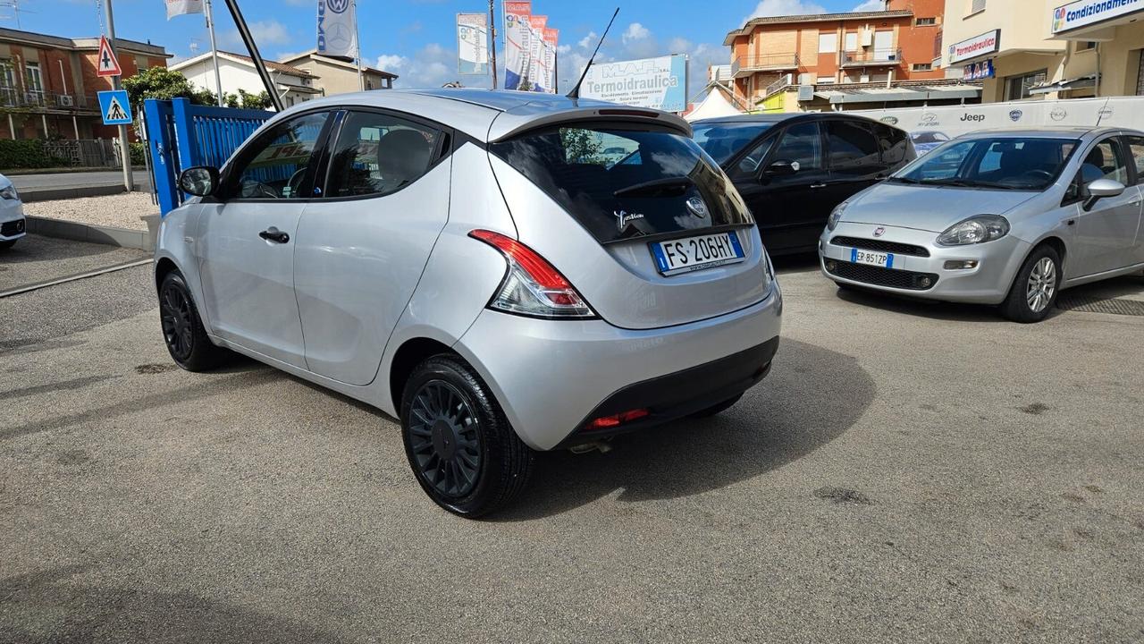 Lancia Ypsilon 1.2 69 CV 5 porte GPL Ecochic Elefantino Blu