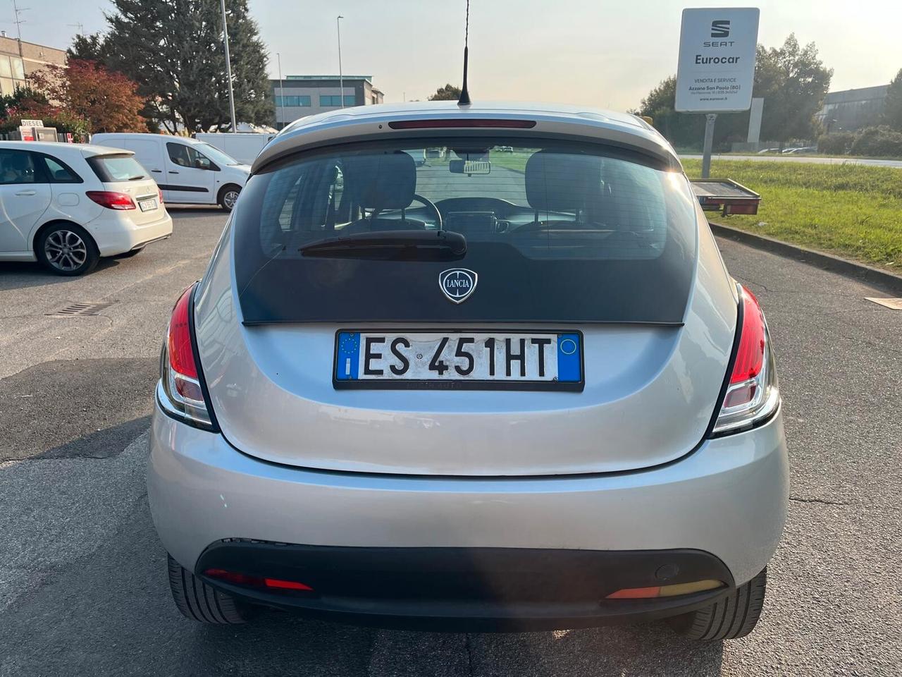 Lancia Ypsilon 0.9 TwinAir 85 CV 5 porte Metano Ecochic Silver