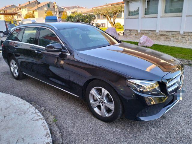 MERCEDES-BENZ E 220 d S.W. 4Matic Auto Premium