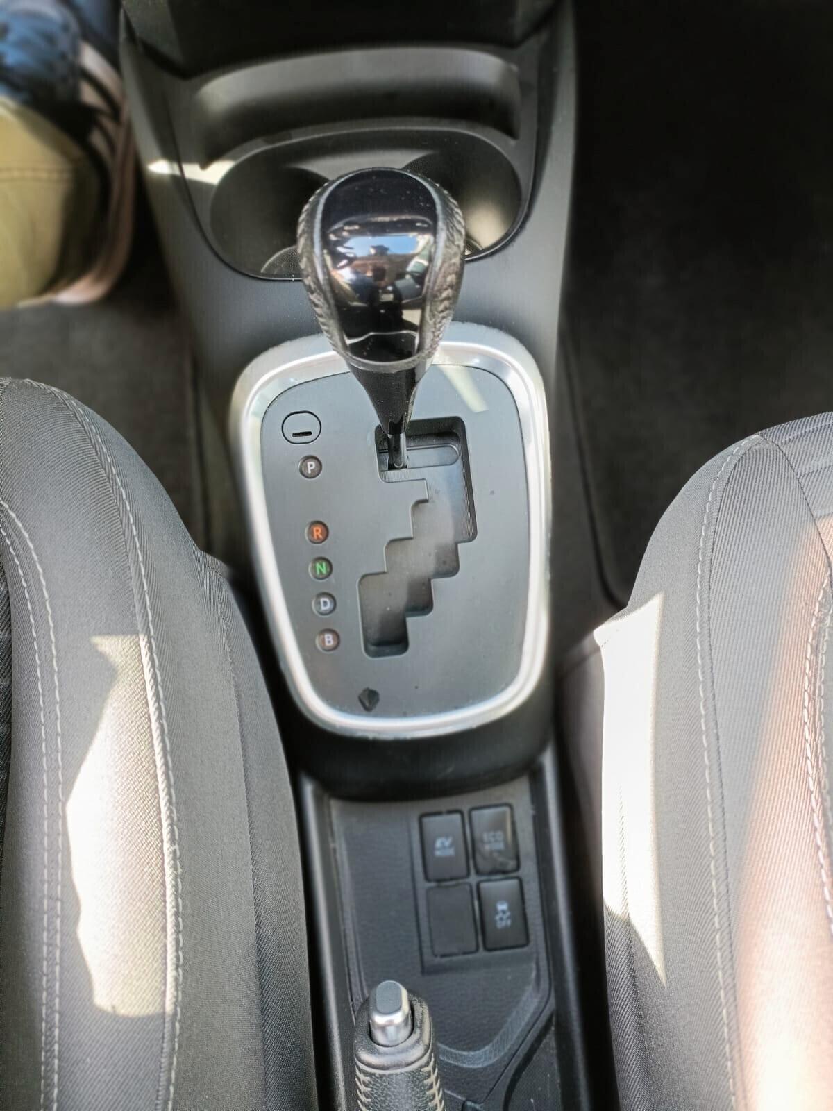 Toyota Yaris 1.5 Hybrid 5 porte Cool NEOPATENTATI