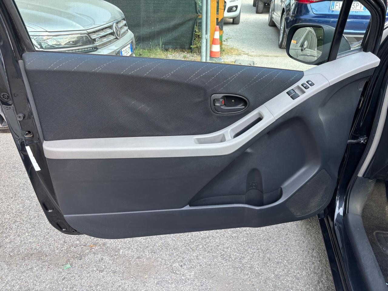 Toyota Yaris 1.3 - 3 porte Luna OK NEOPATENTATI