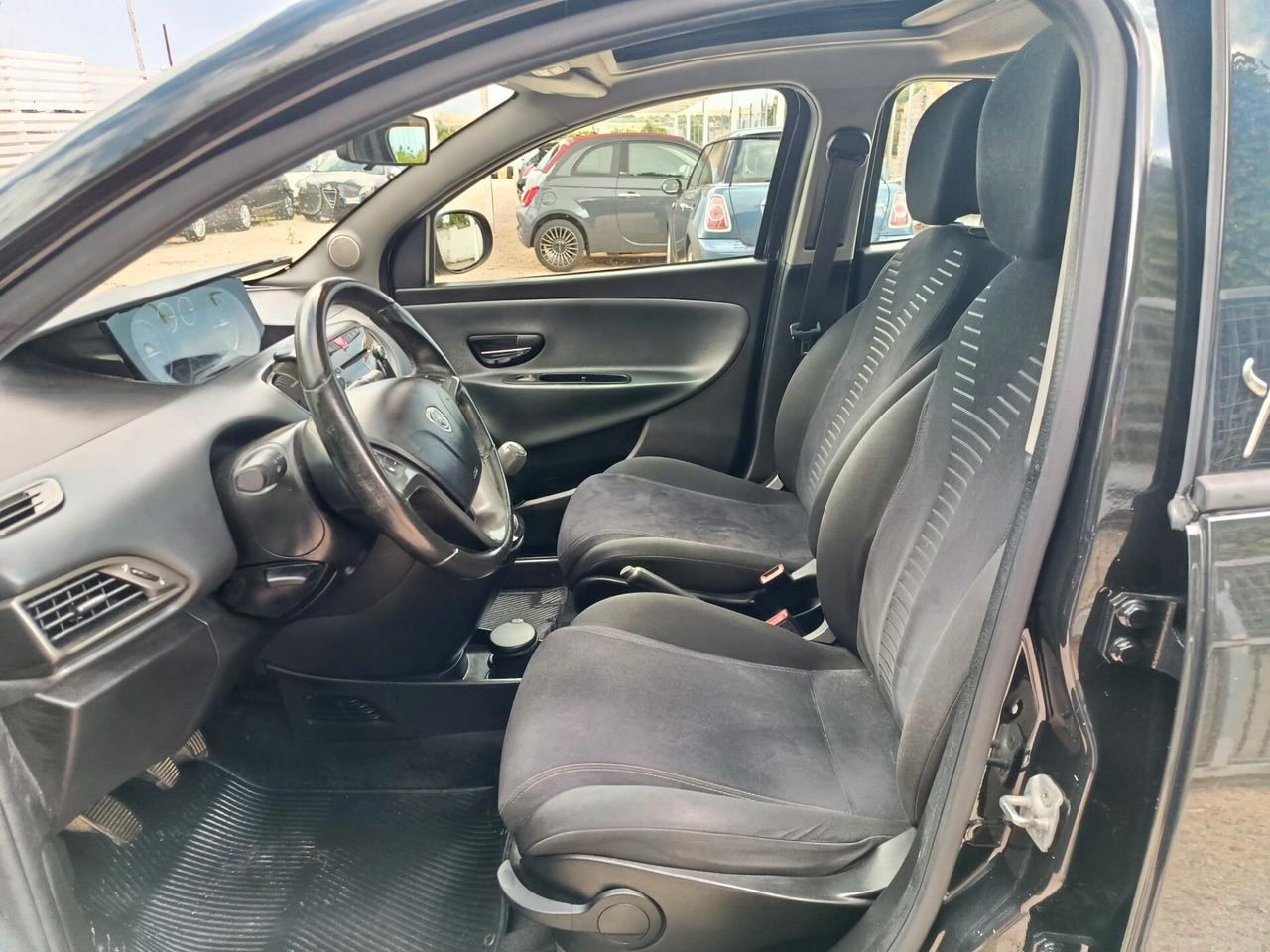 Lancia Ypsilon 1.3 MJT 16V 95 CV 5 porte S&S Platinum Tetto apribile