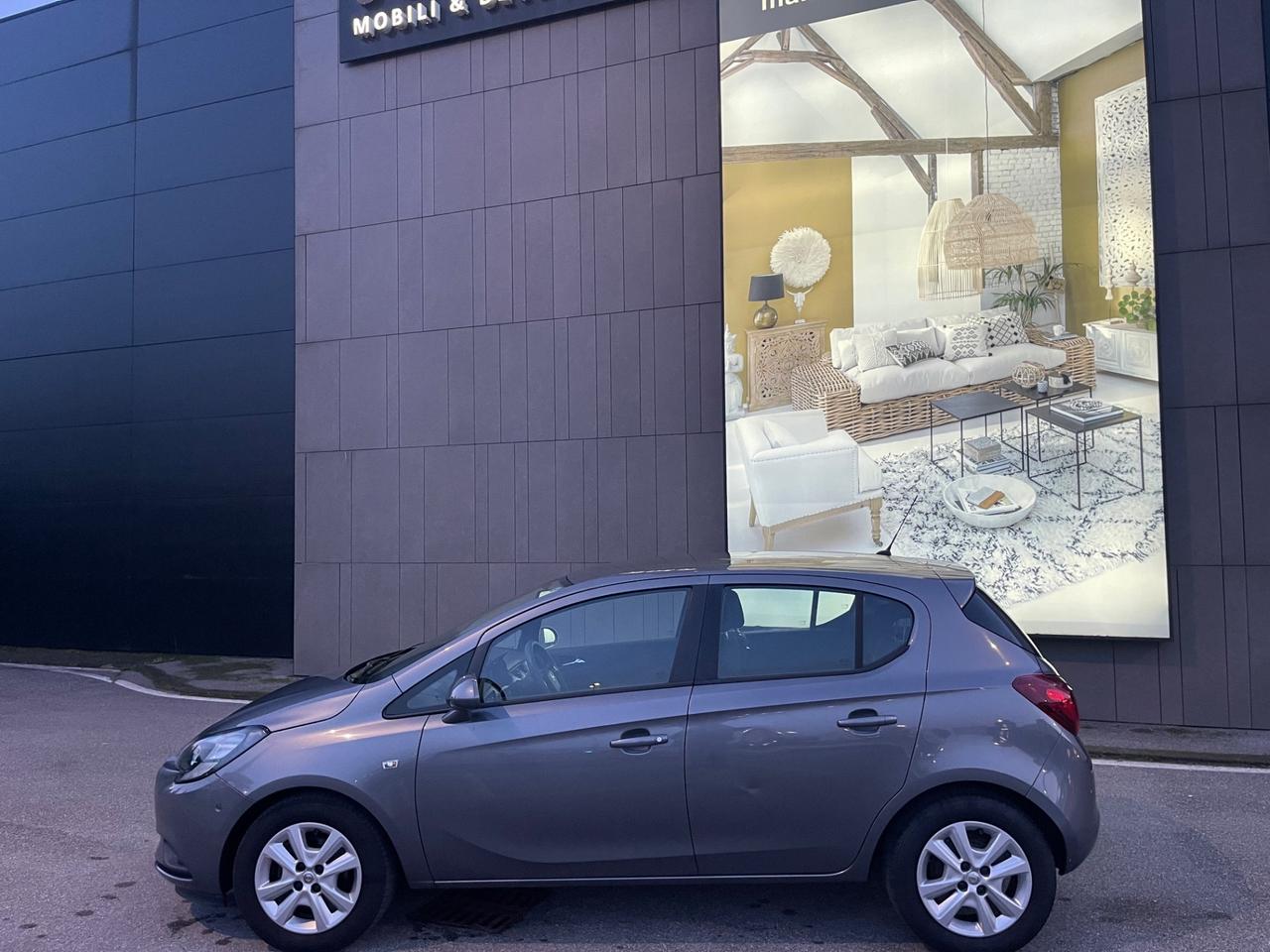 Opel Corsa 1.4 90CV 5 porte b-Color