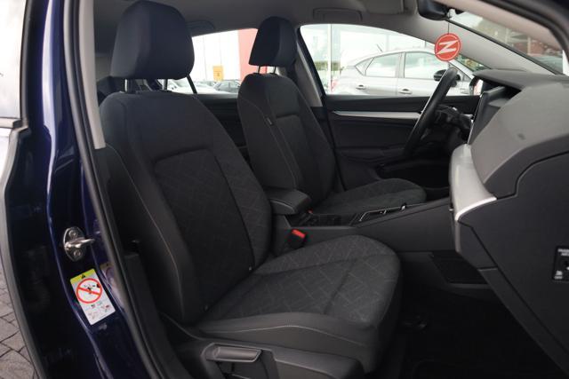 VOLKSWAGEN Golf 1.0 eTSI EVO DSG Life