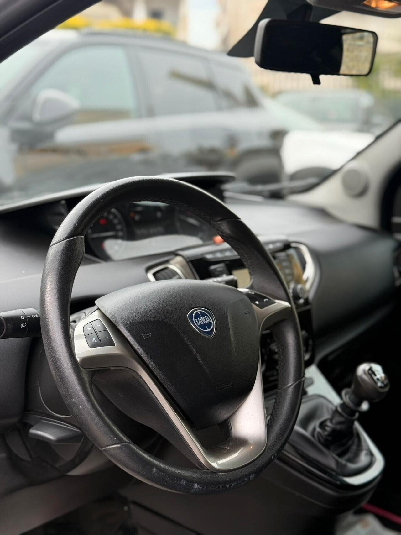Lancia Ypsilon 1.0 FireFly 5 porte S&S Hybrid Ecochic Gold