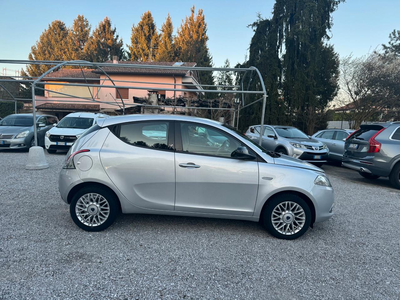 Lancia Ypsilon 1.2 69 CV 5 porte S&S Silver NEOPATENTATI