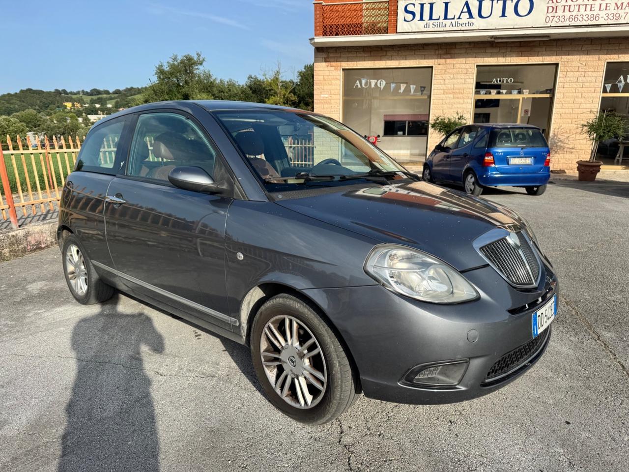 Lancia Ypsilon 1.3 MJT 90 CV Platino