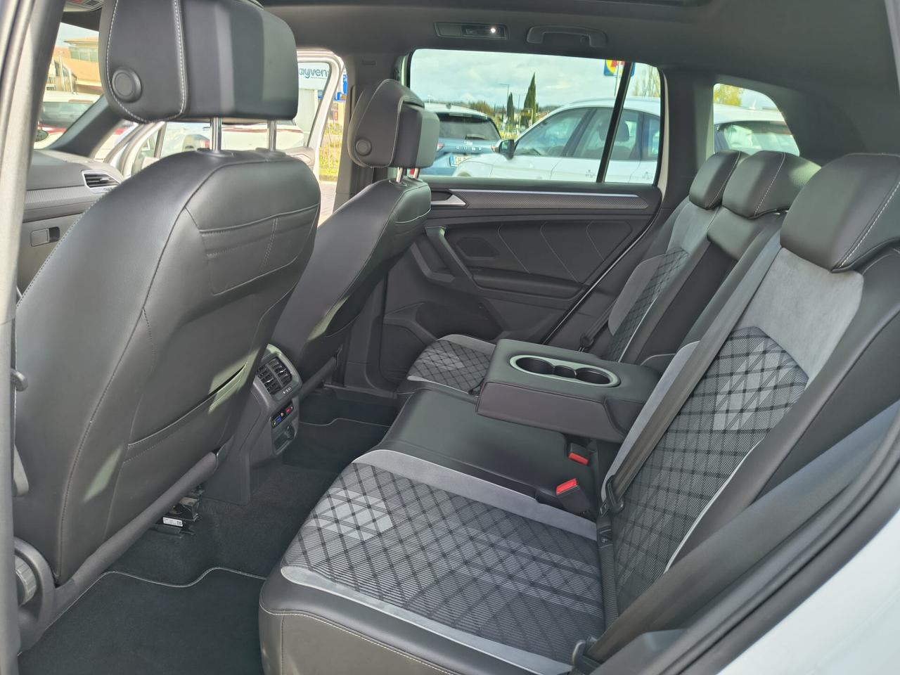 Volkswagen Tiguan 2.0 TDI 200 CV DSG 4MOTION R-Line