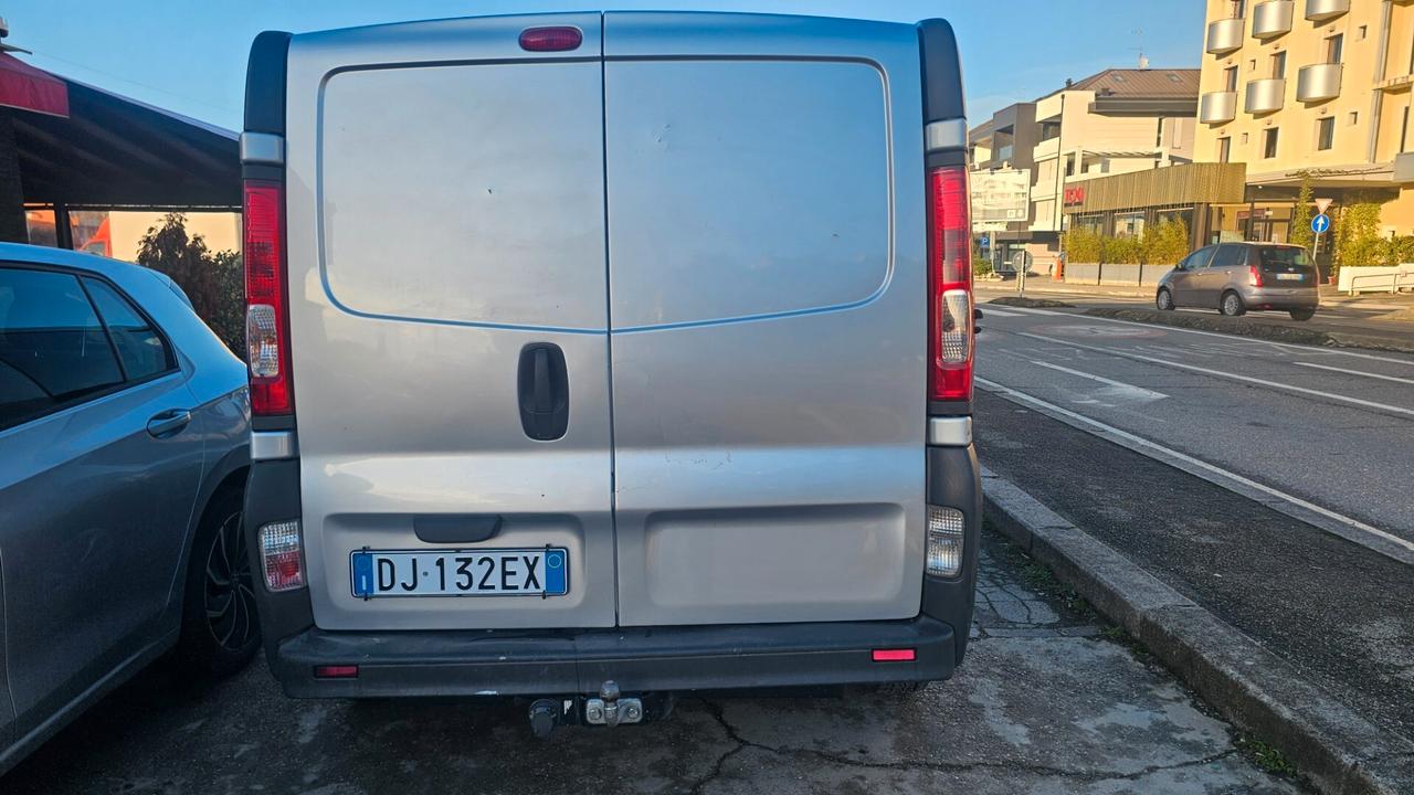 Opel Vivaro 2.0 CDTI 114CV / 6 POSTI/ GANCIO TRAINO
