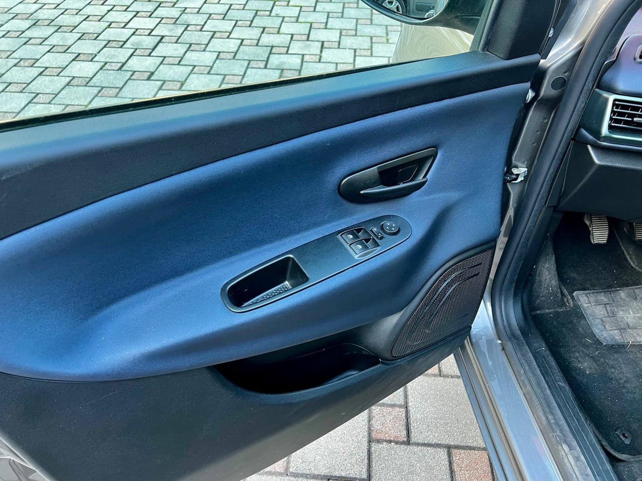 Lancia Ypsilon 1.0 FireFly 5 porte S&S Hybrid Oro