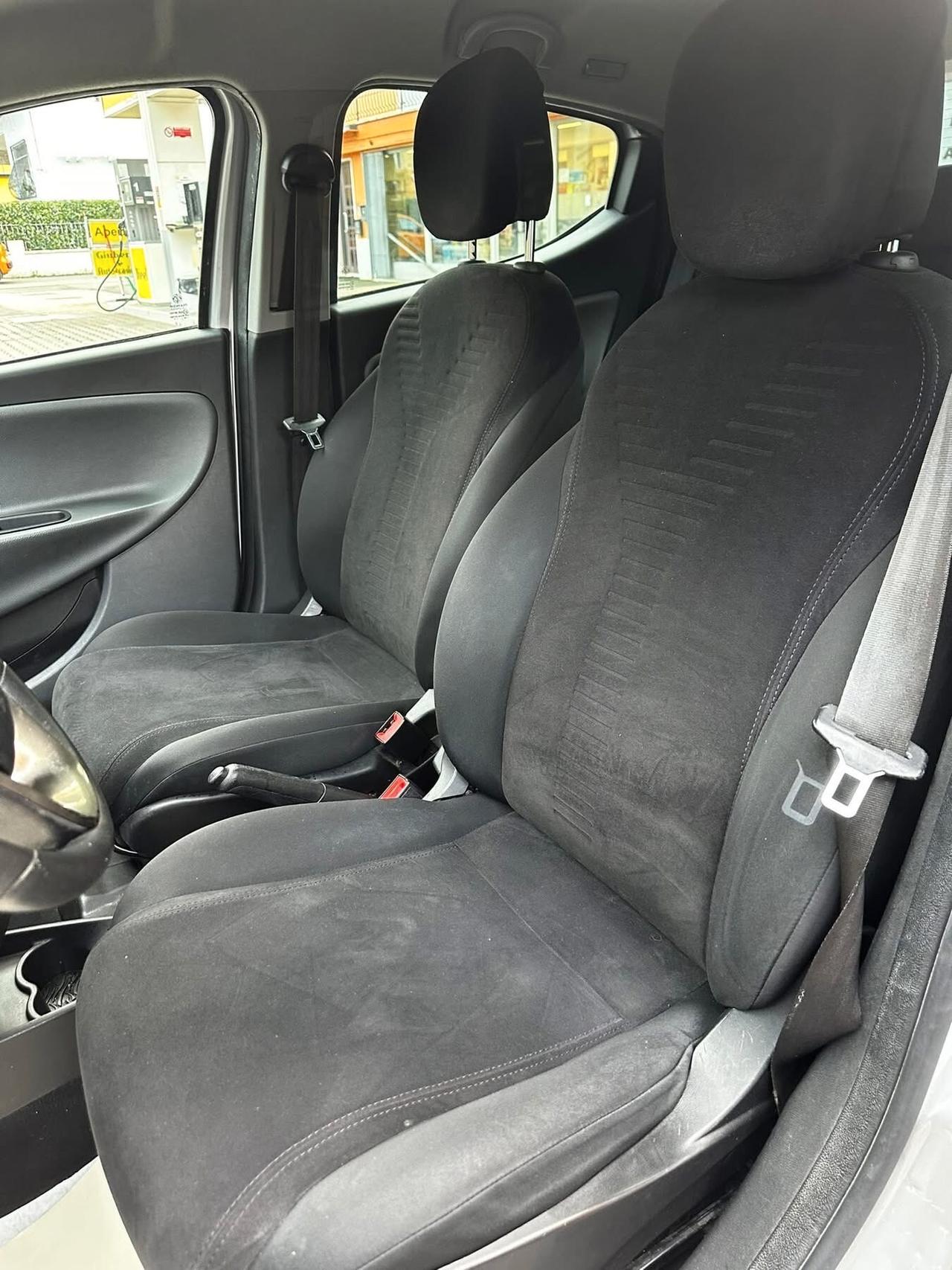 Lancia Ypsilon 0.9 TwinAir 85 CV 5 porte S&S Silver NEOPATENTATI