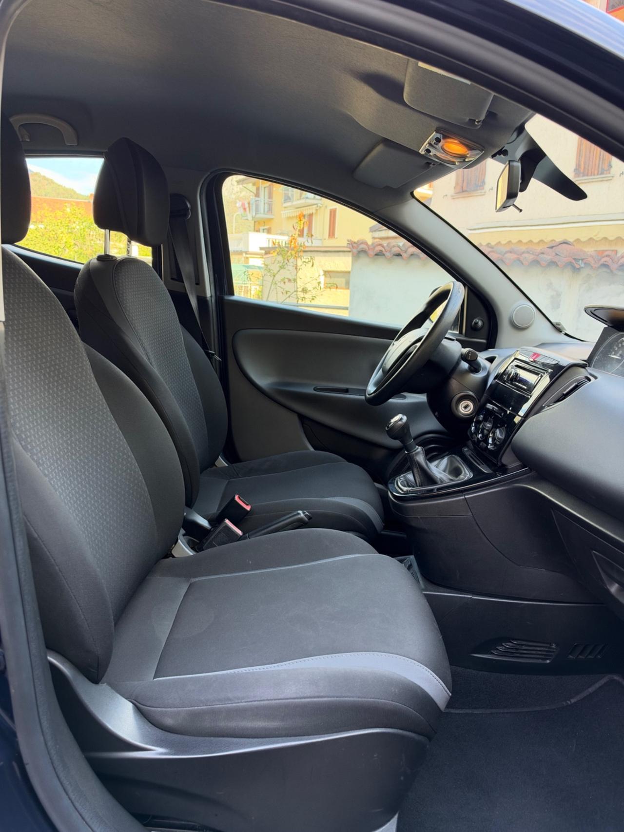 Lancia Ypsilon 1.3 MJT 16V 80 CV 5 porte S&S Silver