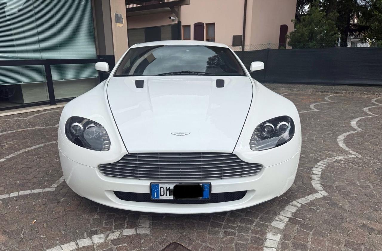 Aston Martin V8 Vantage , prima vernice book, MANUALE