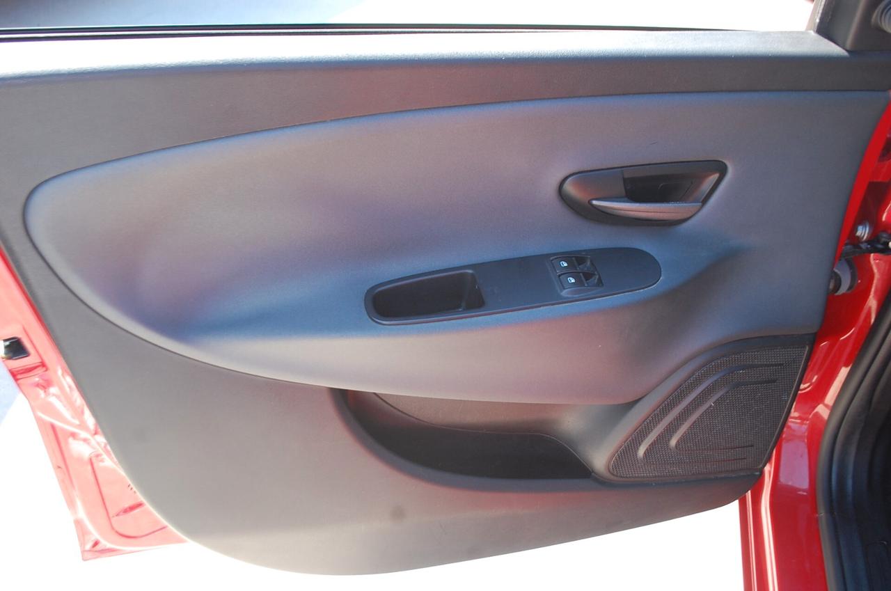 Lancia Ypsilon 1.2 Gold ecochic Gpl 69CV Uff Italy Bluetooth USB