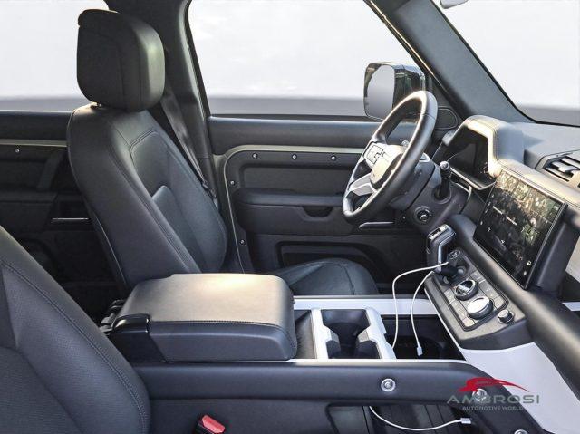 LAND ROVER Defender 3.0 SWB X-DYNAMIC SE