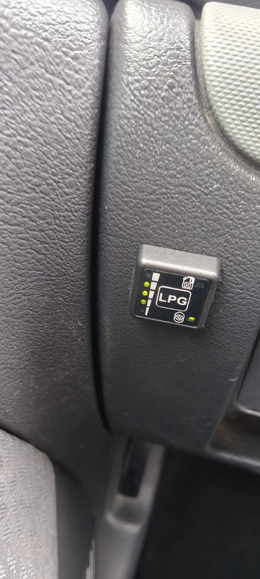 Renault Clio Storia 1.2 5 porte GPL Confort