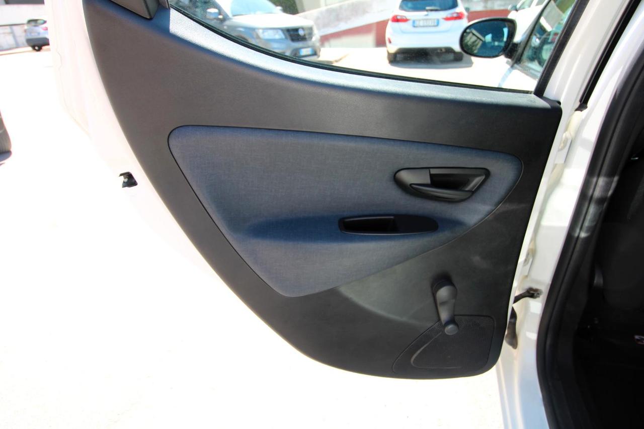 Lancia Ypsilon 1.0 FireFly 5 porte S&S Hybrid Alberta Ferretti