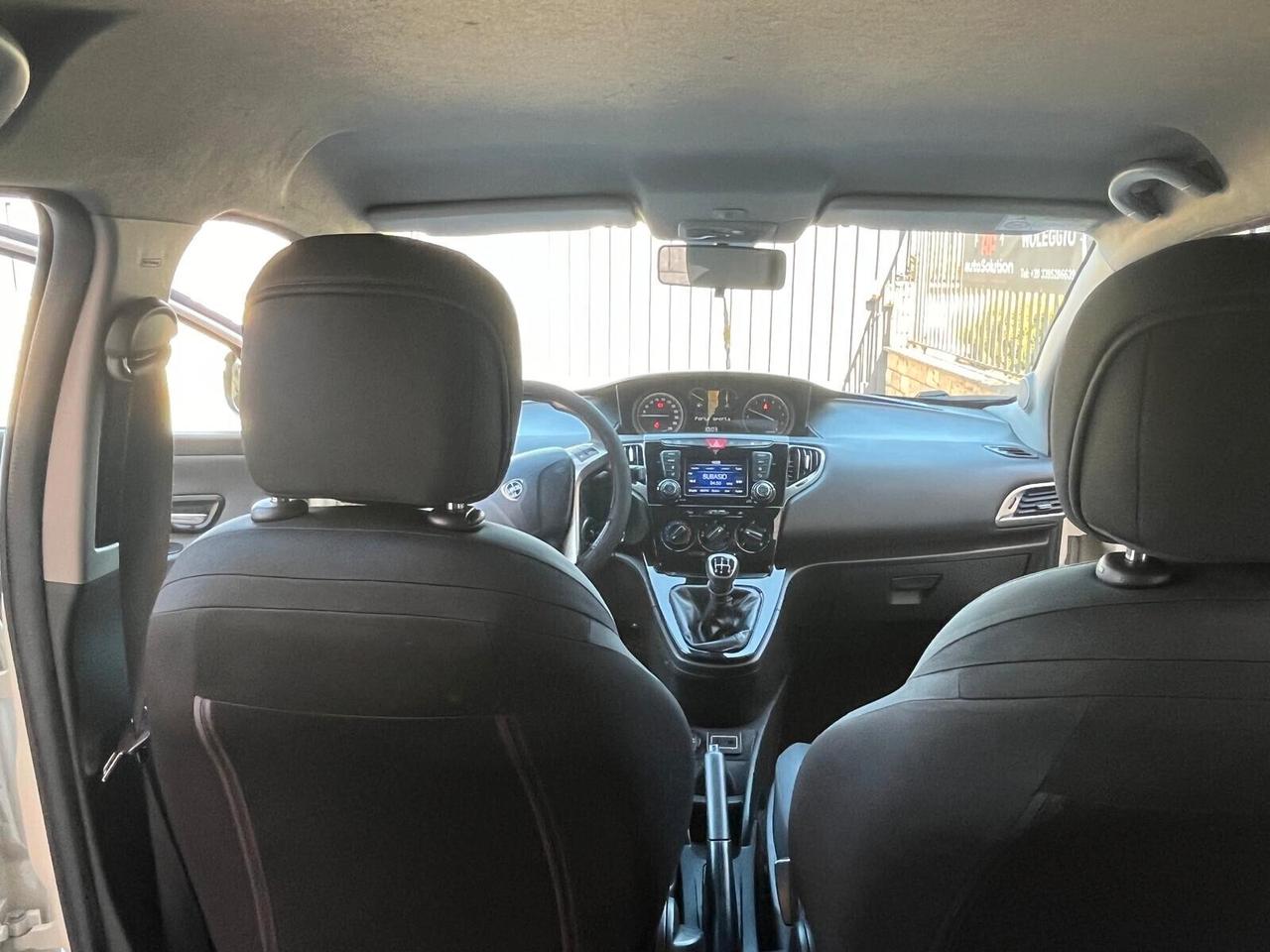 Lancia Ypsilon 1.2 69 CV 5 porte Platinum ADATTA NEOPATENTATI