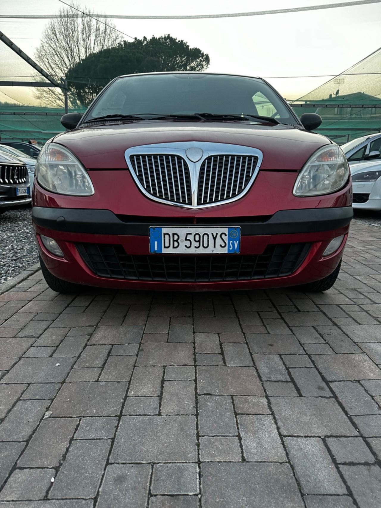 Lancia Ypsilon 1.2 16V Oro