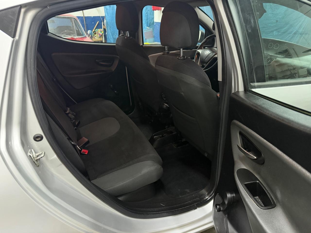 Lancia Ypsilon 1.2 69 CV 5 porte S&S Silver