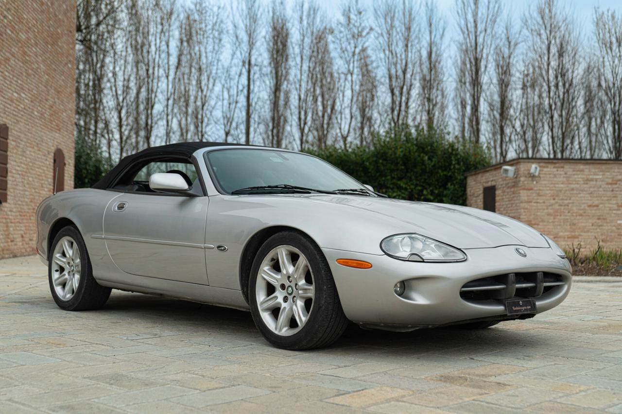Jaguar XK8 - JAG00081