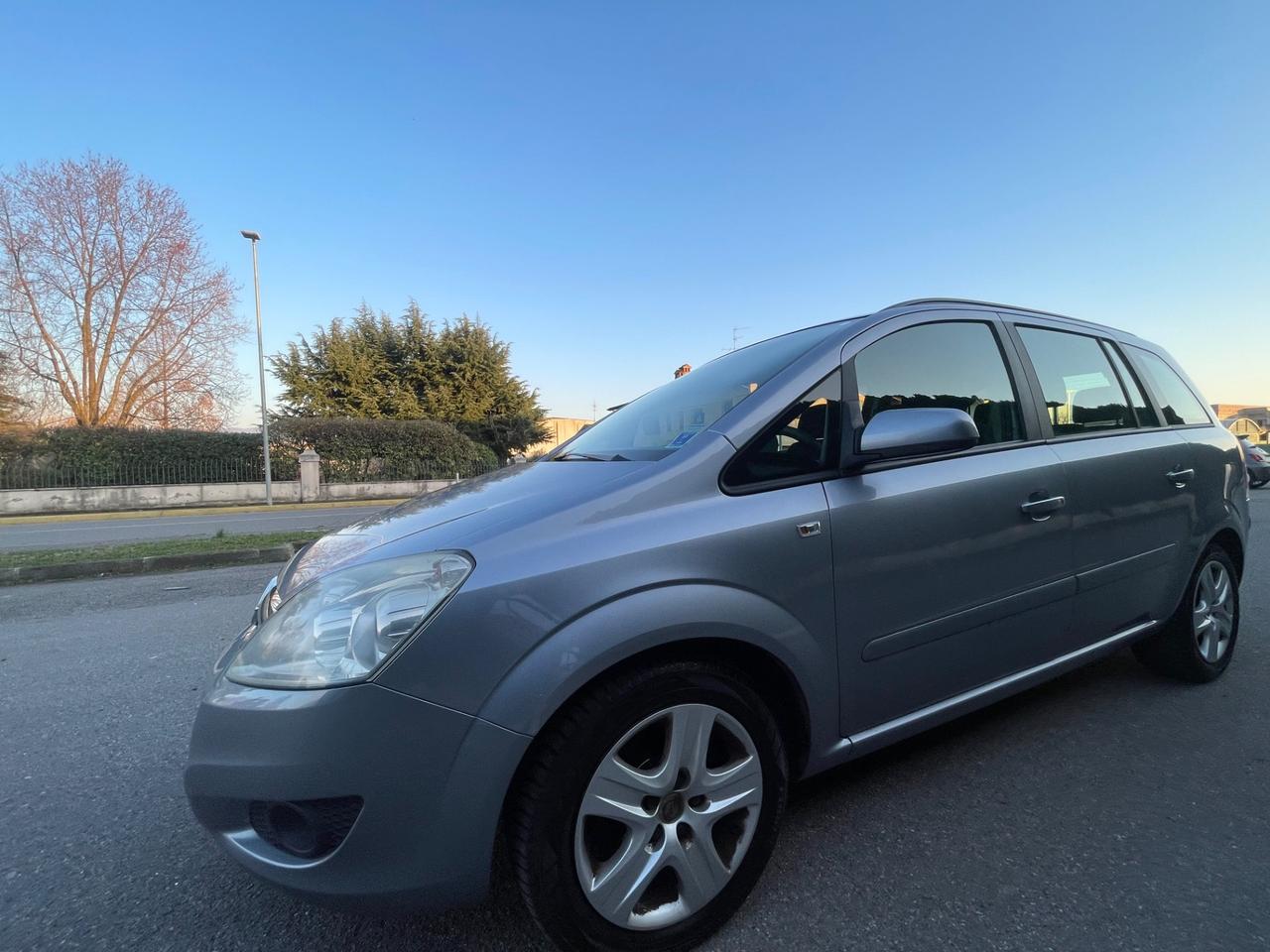 Opel Zafira 1.8 16V VVT Club