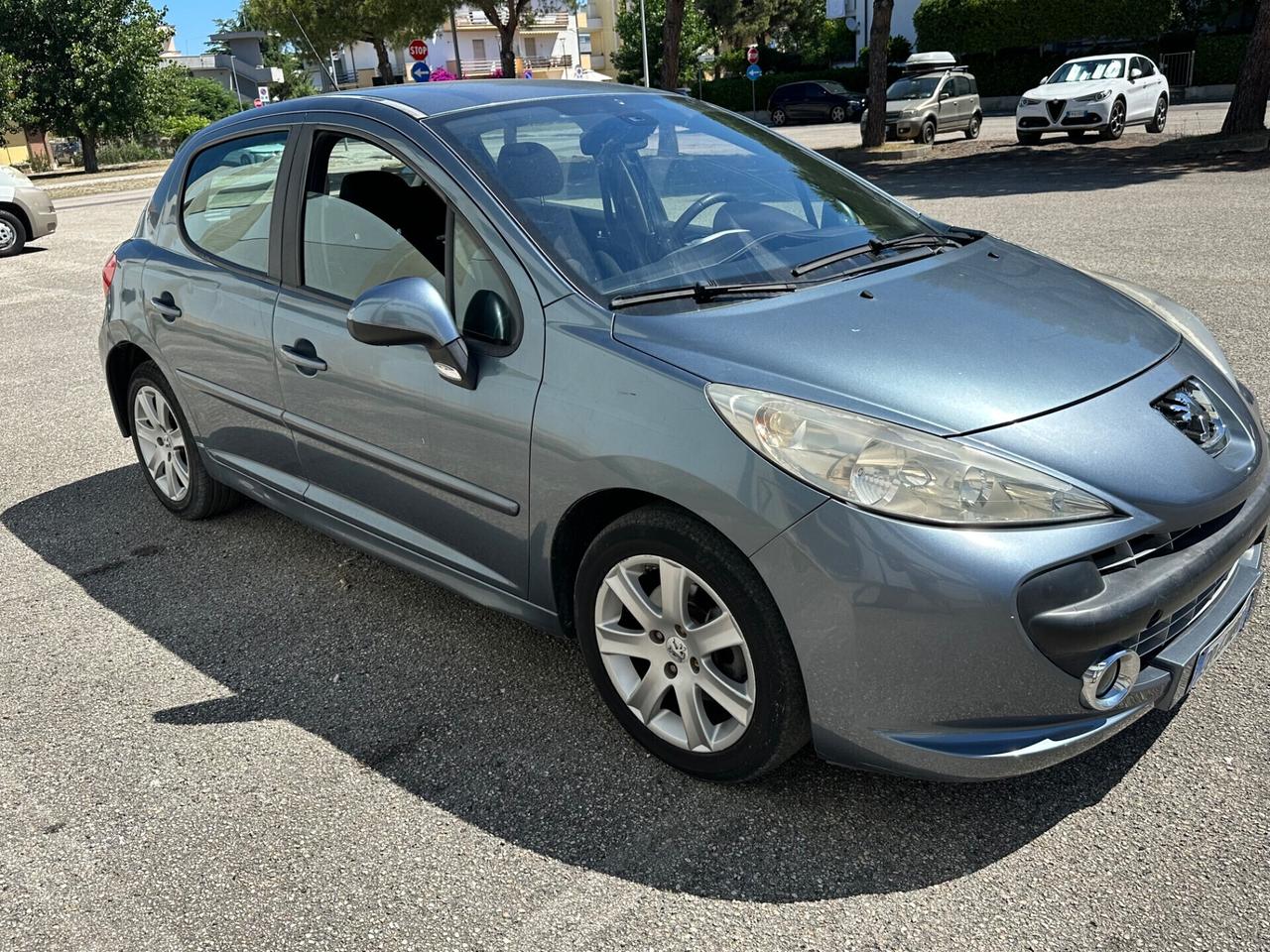 Peugeot 207 1.6 HDi 110CV neopatentati