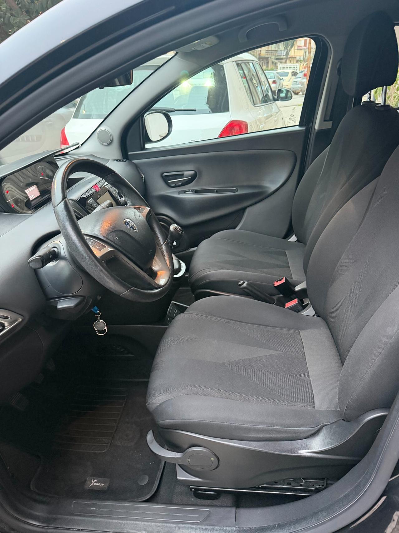 Lancia Ypsilon 1.0 FireFly 5 porte S&S Hybrid Ecochic Gold