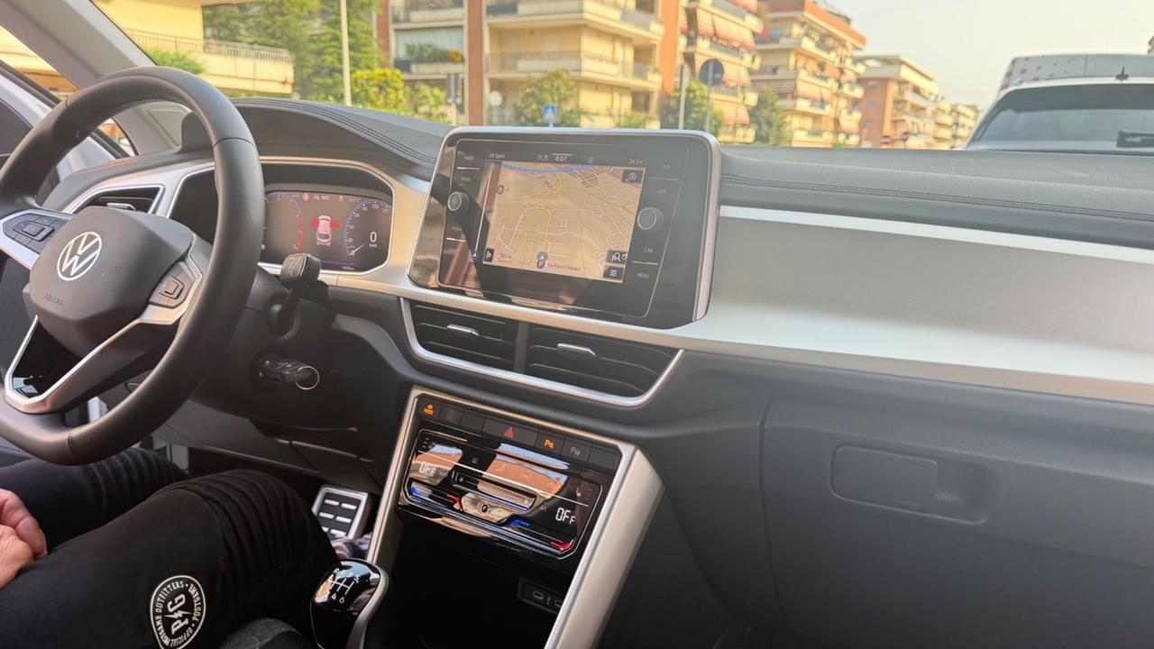 Volkswagen T-Roc 1.0 TSI Style LED NAVI COCKPIT PDC CERCHI 17 CLIMA AUTOMATICO COMANDI AL VOLANTE BICOLORE