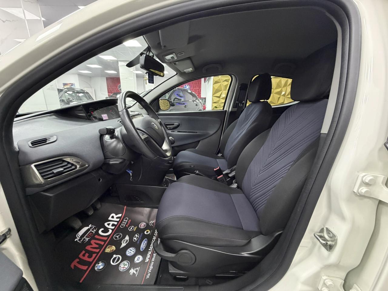 Lancia Ypsilon 1.0 FireFly 5 porte S&S Hybrid Ecochic Gold
