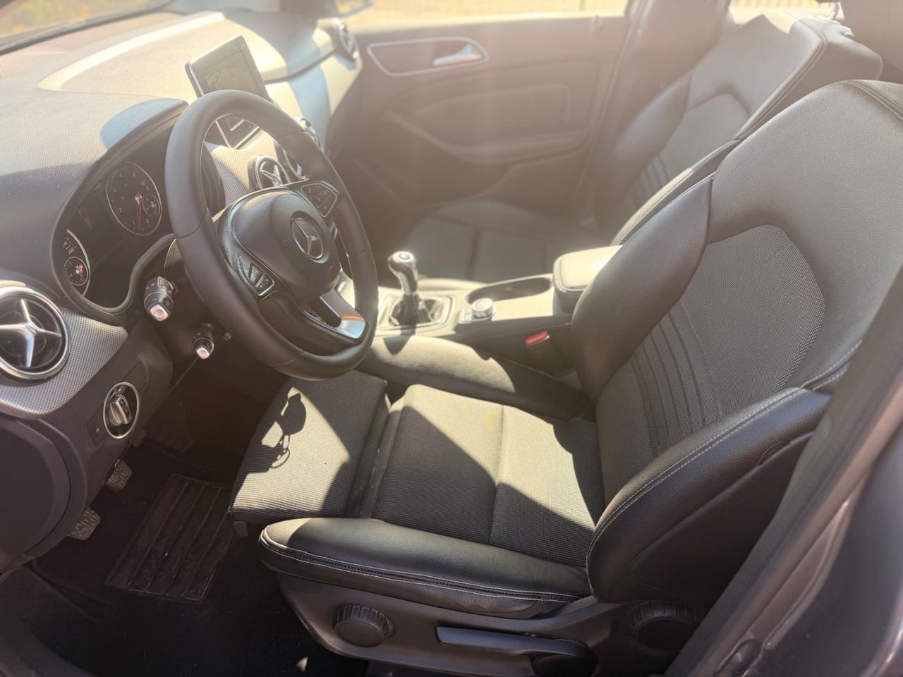 Mercedes-benz B 180 d Premium