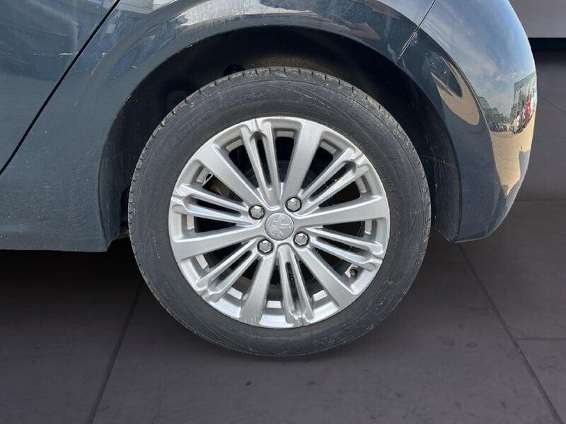 Peugeot 208 I 2015 1.2 puretech Active s&s 82cv 5p neopatentati