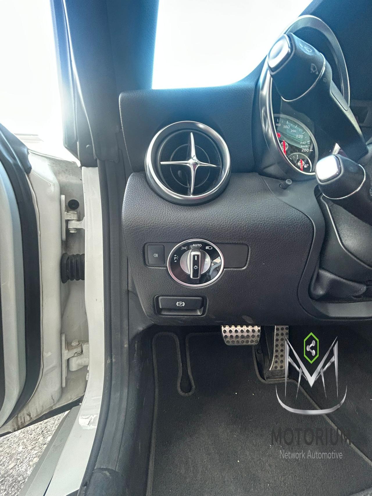 Mercedes-Benz SLC 250 D PREMIUM AMG