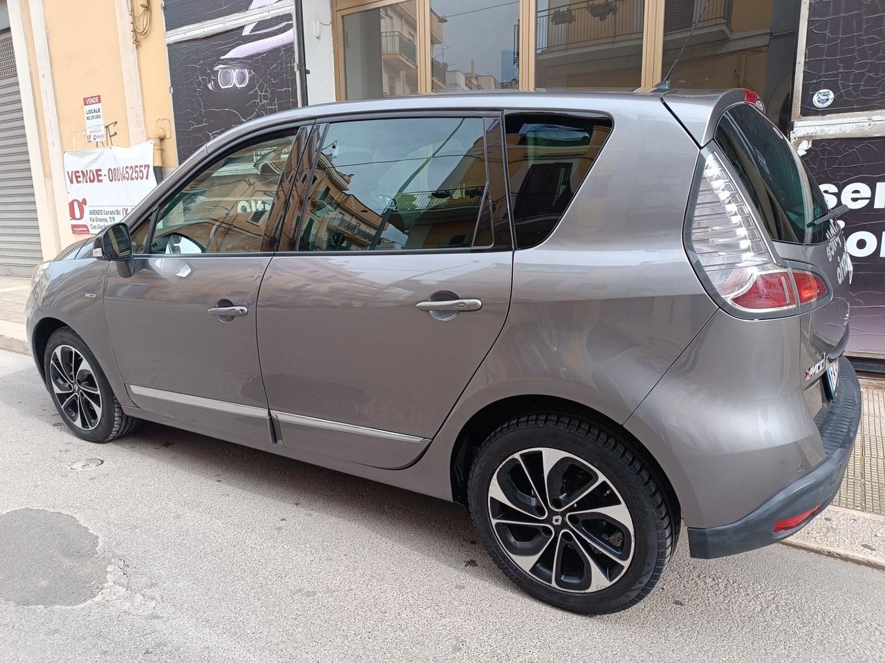 Renault Scenic Scénic dCi 110 CV LIMITED BOSE NAVI CAMERA