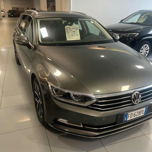 VOLKSWAGEN Passat Variant 2.0 TDI DSG Executive BlueMotion Tech.