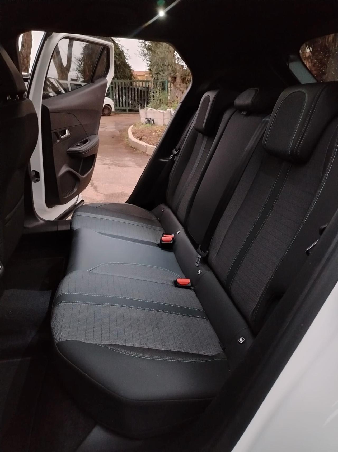 Peugeot 2008 BlueHDi 130 S&S EAT8 Allure